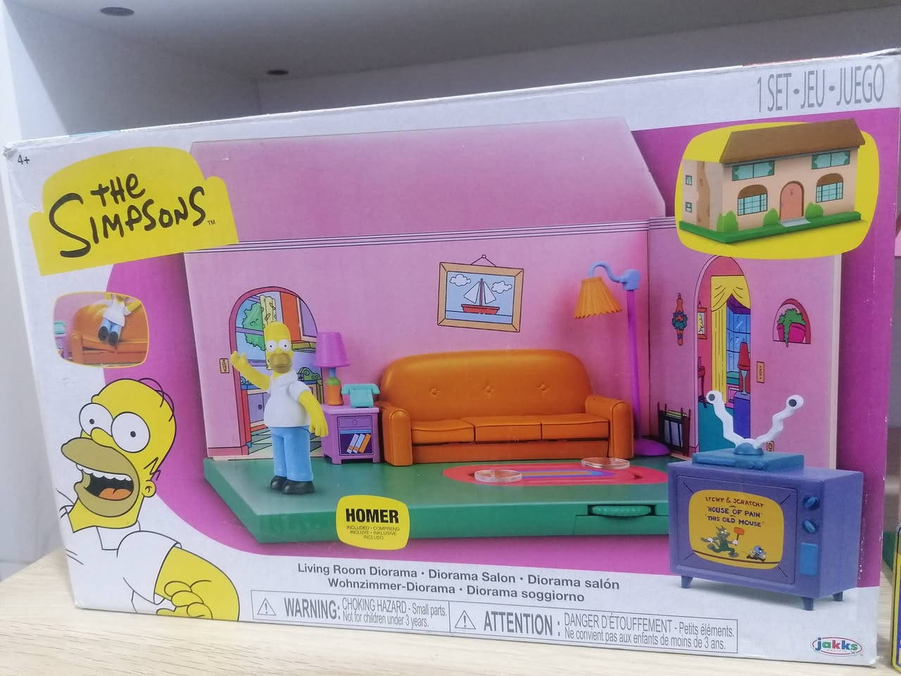 ديوراما لغرفة المعيشة الخاصة بعائلة سيمبسون من شركة جاكس باسيفيك.


**إذا كنت صاحب هذا الإعلان وتريد حذفه لأي سبب، رجاءا أرسل رسالة إلى الدعم الفني**