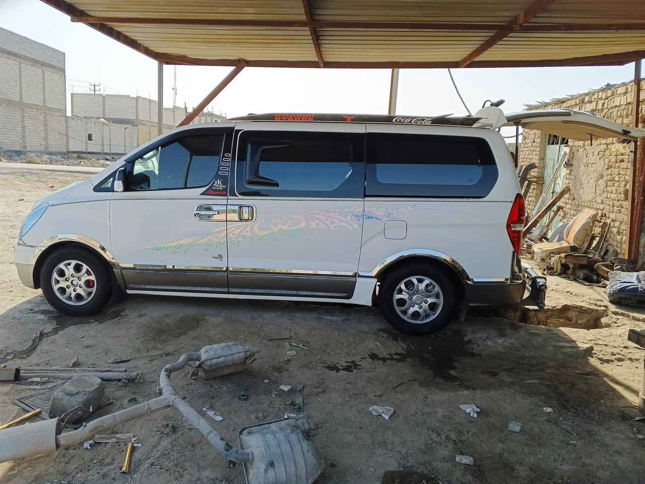 السلام عليكم ستاركس 2008 رقم قادسيه دولي مفتوح ومحور مسكر كير اوتوماتيك مصفره هيئه وغرامات سنويه لل 2031 كفاله عامه ماعده جاملغ تبديل فقط الباقي كفاله گير ومحرك وحداديه تخم تاير دوشمه كهربائيات كله عشرط العنوان السماوه السعر 127 وبيه مجال الاتصال عرقم ***********
