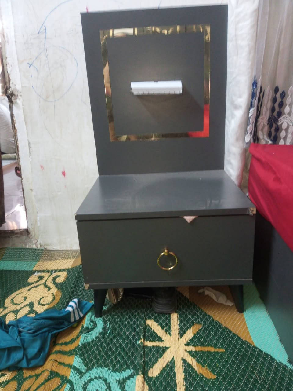 آالسلام عليكم غراض بيت للبيع مكيف جديد وغرفه تركيه خمس قطع وطباخ شغال وتخم قنفات عشر مقاعد وبعد عندي غراض بيع مستعجل خابر ابو الغراض هاذا رقمه ‏‪***********‬‏
