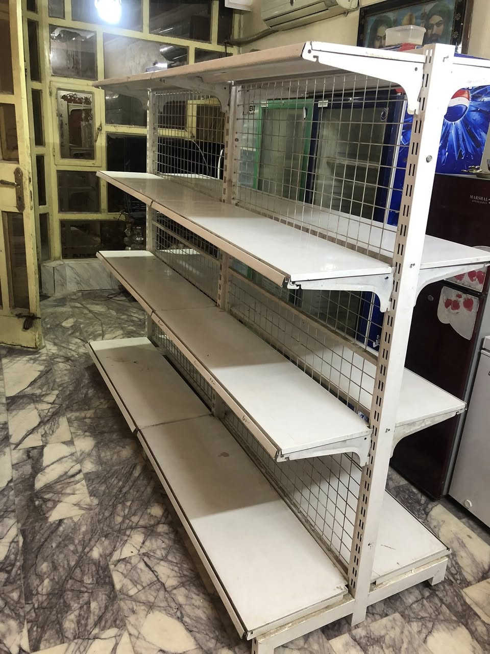 سلام عليكم سفينه مترتين و ٤٠ تركي الاصلي ميكانو نضافه💯 شراي يتصل *********** مكاني بغداد جميلة
