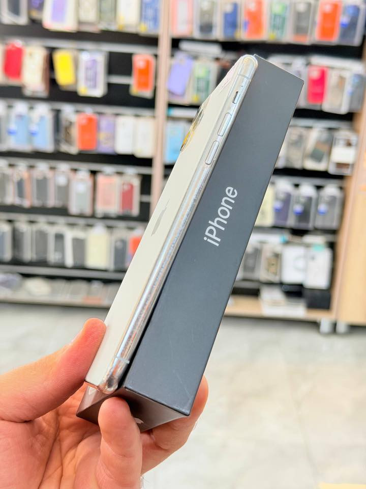 سلام عليكم ايفون 11 برو ماكس مكفول بطاريه 93 السعر 425 وبيه مجال واتساب ***********الجهاز امريكي
