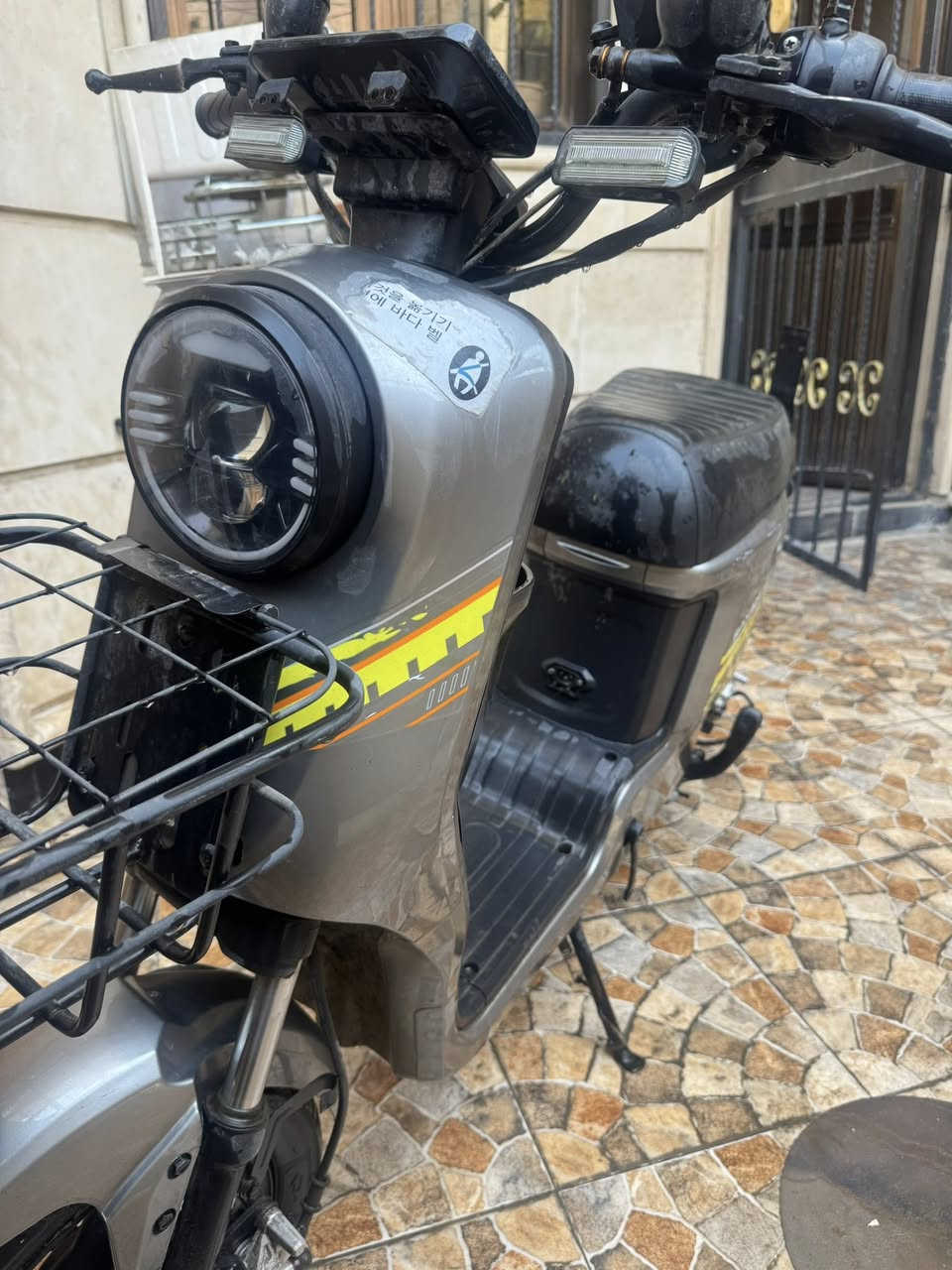 للبيع دراجة شحن ريان R10 لون رصاصي الدراجة نظيفة وحلوة بس نقصها بطاريات
رايدها ب٣٠٠ الف وبيها مجال 
مكاني بالمنصور الداوودي التواصل واتساب ***********
