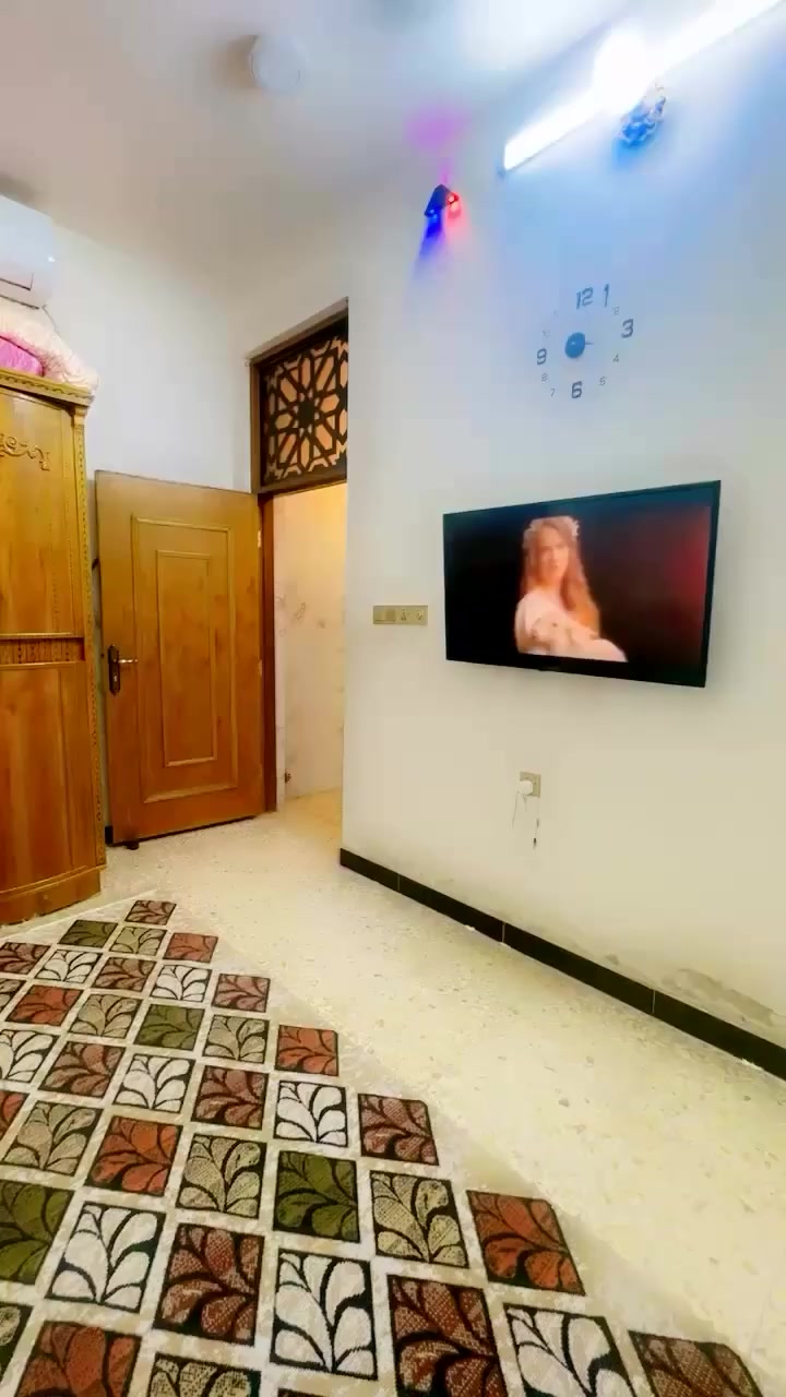 اللهمّ صلّ على محمد وآل محمد
للبيع: منزل 50 م (طابو صرف) في منطقة الكفاءات – موقع مميز وبناء حديث.

منزل نظيف جداً ، يقع في منطقة الكفاءات قرب شارع 20، قريب من الركن وعلى شارع عريض، قريب جداً على المستوصف.

تفاصيل المنزل:
 • المساحة: 50 متر.
 • سنة البناء: 2022.
 • غرفة عائلية كبيرة.
 • غرفة استقبال كبيرة.
 • مطبخ تحت الدرج.
 • منور يحتوي على الطباخ.
 • ملحقات وخدمات.

المميزات:
 • البيت فول نظافة ومرتب بإستمرار.
 • الرصيف أمام المنزل مرمّر والشارع مرتب.
 • موقع هادئ وقريب من الشارع الرئيسي.
بأسمي والتحويل ثاني يوم.
وهذه الصور أمامكم


**إذا كنت صاحب هذا الإعلان وتريد حذفه لأي سبب، رجاءا أرسل رسالة إلى الدعم الفني**