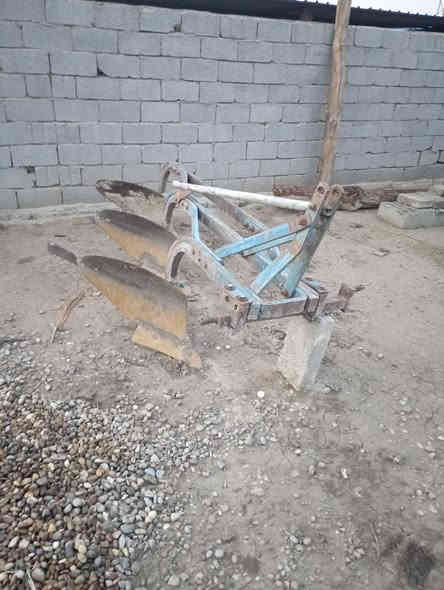 السلام عليكم مكينه للبيع فيات ٧٨٠ موديل ٨١ رقم وسنويه اديالى كير هودرليك شركة محرك بي خيط بخار بدون تنقيص تايرات كسر كارتون مكينه خير من الله جاهزه وراهه فدان ١٢ مكان مكان بابل السعر ١١ مليون اي استفسار اتصل على هذا الرقم ***********
