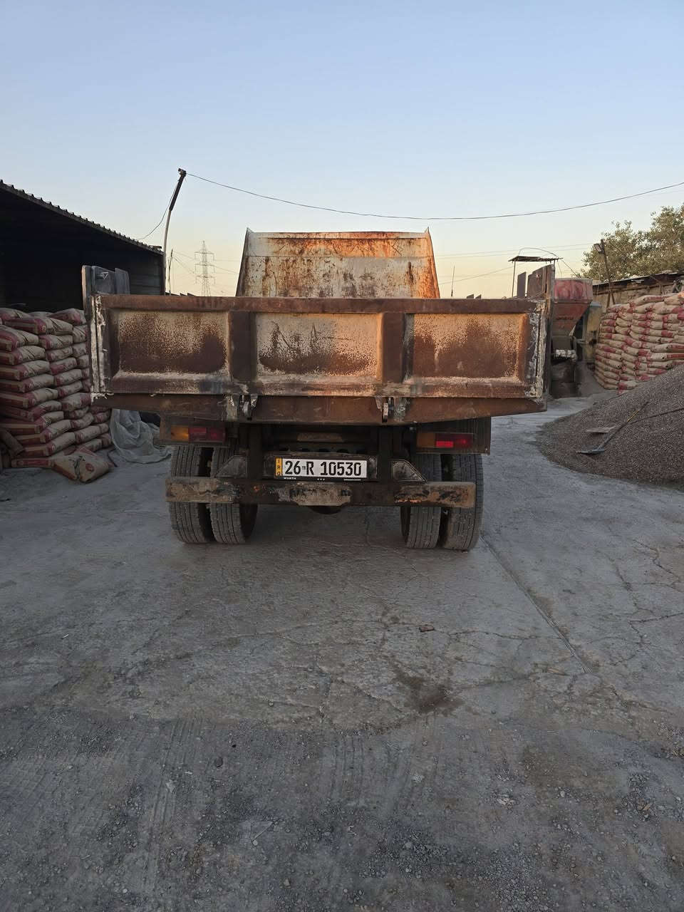 نيسان قلاب
مكينه ١٢ مكفول لابخار ولاتنقيص
ابريك دهن 
حدادية بدي جديده
تخم تاير جديد ياباني
تحويل مباشر رقم صلاح الدين انكليزي
***********
