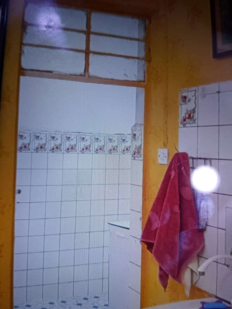 السلام عليكم بيت للبيع طابقين المساحة 219متر سند موقع البيت موصل حي العامل قرب جامع التكاي مواصفات البيت الطابق الأول 2 غرف نوم  مع صحيات مع هول داخلي وهول استقبال ومخزن ومع مطبخ ومع كراج وحديقة ومن ضمن البيت دكان الطابق الثاني 3 غرف نوم مع هول داخلي ومع صحيات ومع سطح كاشي ناصي وعالي السعر 160 وبي مجال الاستفسار الاتصال على الرقم الهاتف *********** أو خاص
