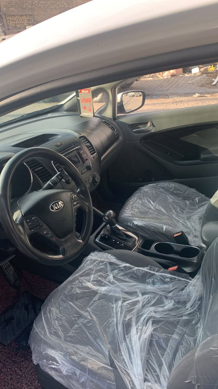 السلام عليكم سيارة للبيع سيراتو موديل ٢٠١٧ خليجي اشاير بالمري حساسات تحكم ستيرن رقم دولي أربيل سنوية لل٢٧ بيها قطعتين وباردات قليلة المبلغ ١١٨ بيها مجال قليل للاستفسار *********** المكان النجف الأشرف غير متواجد على الفيس
