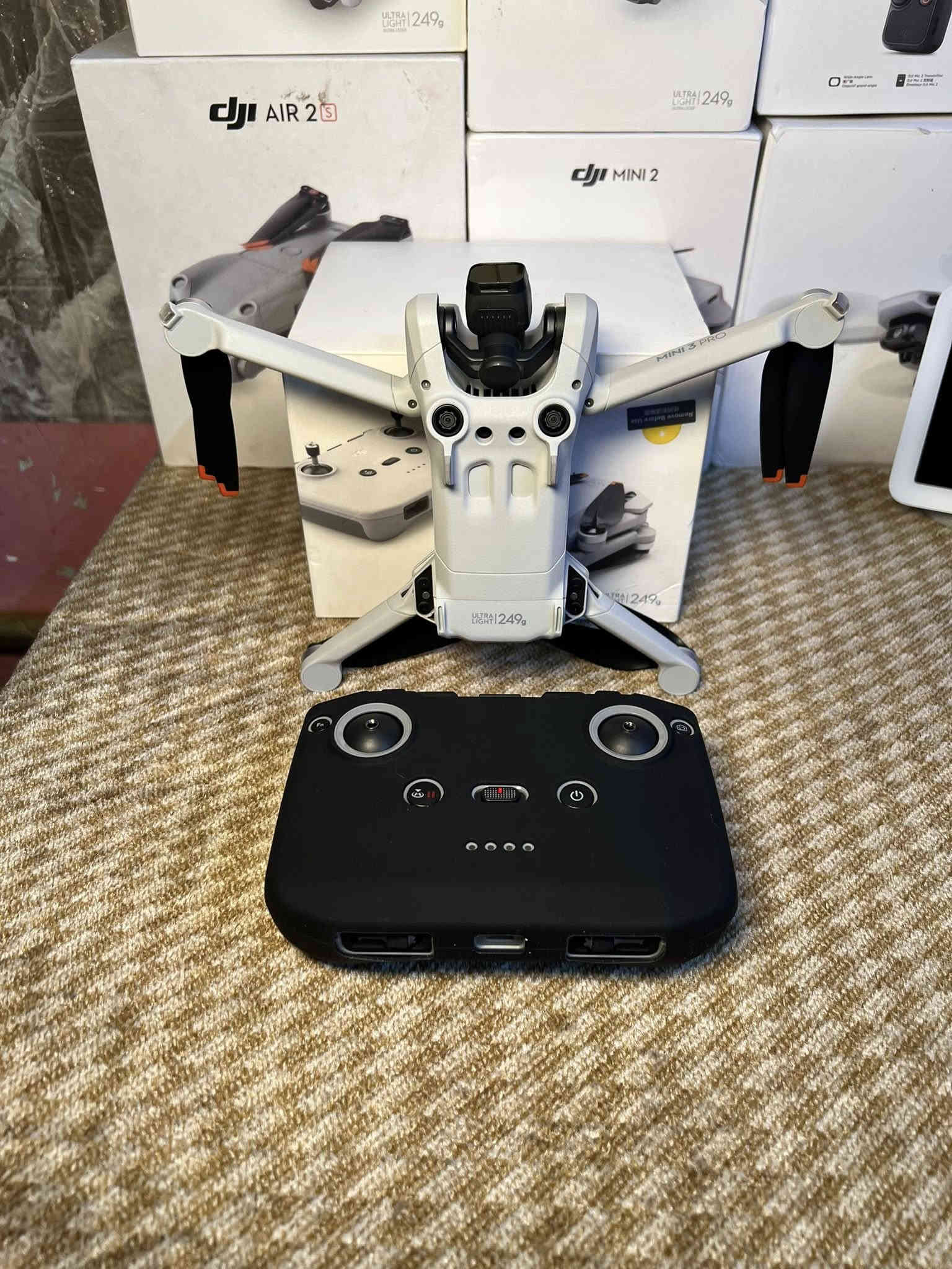 Dji mini 3 pro سنكل 
قطعه فول نضافه بطاريه وحده جوستك عادي مكاني مدينه الصدر توصيل موجود فقط بتحويل عربون لمعرفه السعر والتفاصيل *********** ومن تراسلني حدد الموديل الي تريده مو تدزلي بس الدرون بيش يرحم رالديكم تحياتي للجميع
