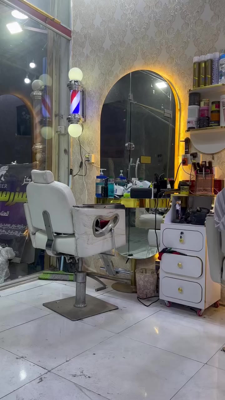 المحل بحاجه الى حلاقين ذو خبره  المكان كربلاء شارع ميثم التمار مقابل فندق كربلاء الدولي للتواصل ***********
