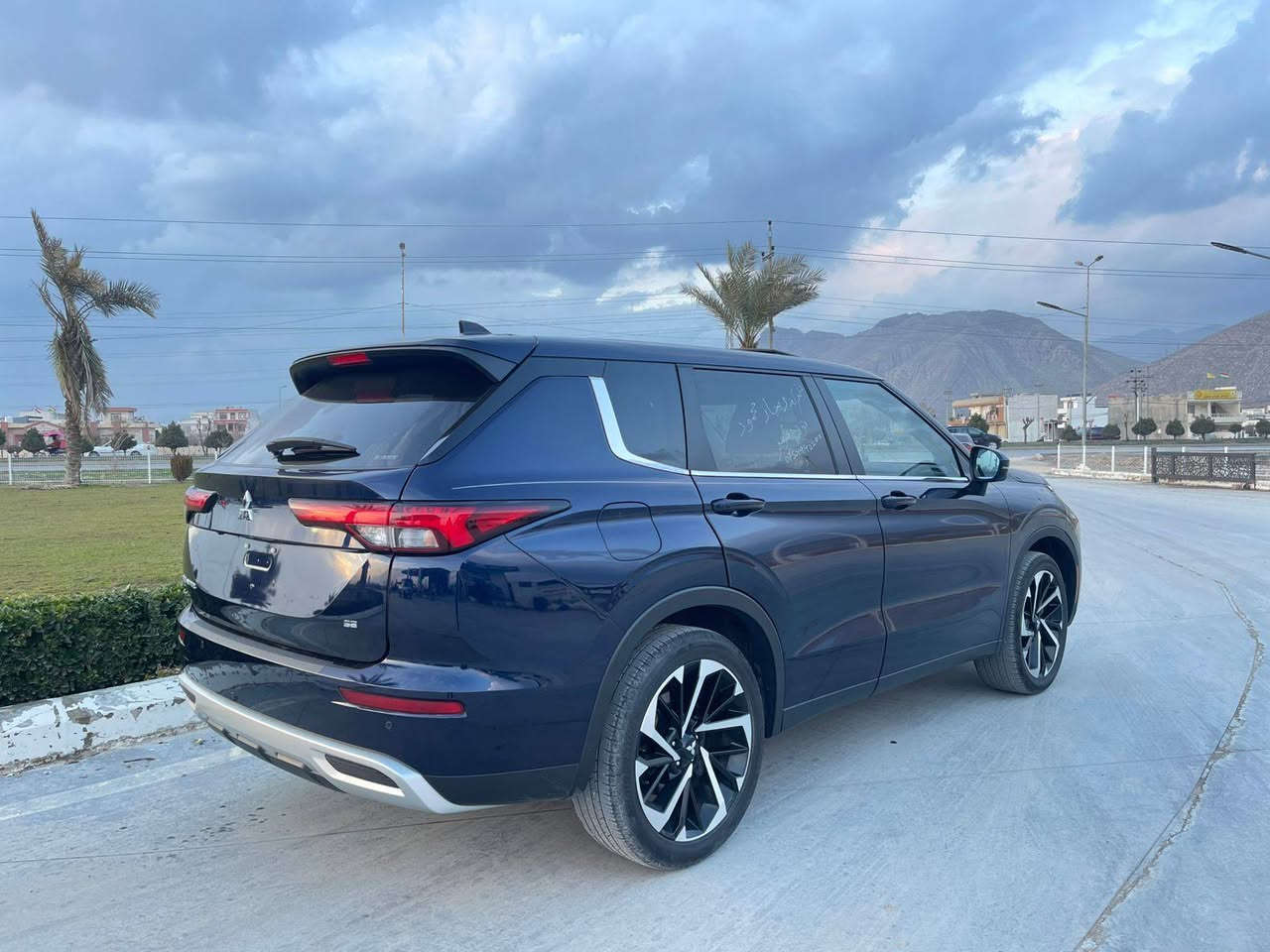 Mitsubishi Outlander SE-2024 AWD.
JA4J4VA86RZ019536
-
-تەنها بۆنیت سبوغە + بێناوگرتن + تەنها ئێرباگی سوکانی تەقیوە.
-تەنها 26,000MiL ڕۆیشتووە.
-فول مواسەفات + دەبڵ ئەکسل + پانۆراما.
-ئاوێنە ڕادار + پێنج کامێرا + سندوق شەفت + سێ ڕیز کوشن + ژمارە کاتی + ئۆتۆمبێلەکە هەموو شتێکی بەگرەنتیە.
نرخ 205 وەرەقە. رانية, السليمانية


**إذا كنت صاحب هذا الإعلان وتريد حذفه لأي سبب، رجاءا أرسل رسالة إلى الدعم الفني**