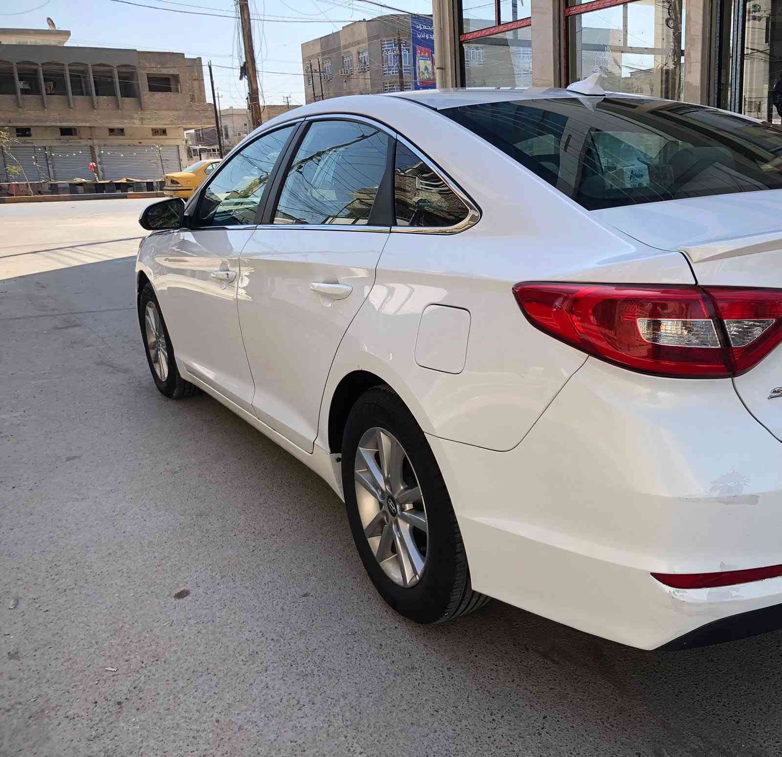 السلام عليكم شباب
عندي سوناتا 2016 لون ابيض رقم سليمانية الجديد

صور الحادث مرفقه بلمنشور + سونار فحص 

السيارة مسويله ادامه وصيانه من تايرات 

والغراض الاستهلاكية كله مبدله جديد 

امانه الله ورسوله سيارة بلحقيقه 

احلى من الصور بهواي وسعرها مناسب 

ب 110 ورقه 

العنوان / بغداد / الرصافه  

رقمي ***********  بي واتساب 

الاثير / ***********  .
