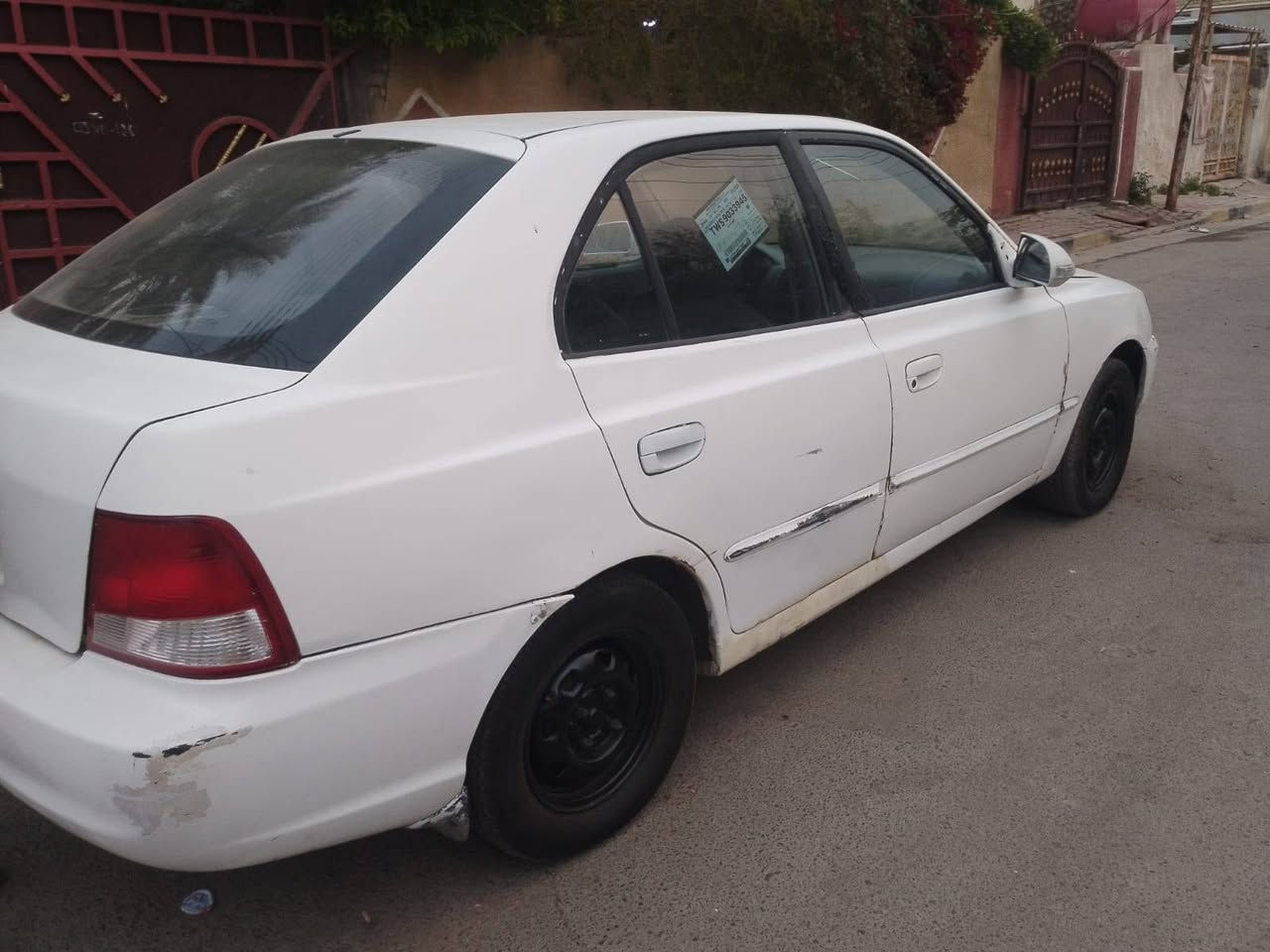 سلام عليكم هونداي اكسنت موديل 2001السعر 25$ رقم كربلاء كير عادي سياره مال جناي طخم تاير وباتري جديد صبغ عام بدون ضربة شرط تحويل كهربائيا كله شغاله مكان بغداد هاتف ***********
