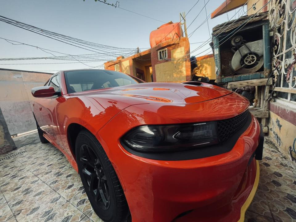 السلام عليكم جيتي اصل للبيع موديل 19 حادث خفيف حاملغ بدون فتح بدون ايرباك وصور الحادث مرفقه وشبر بالباب مابيه اي قطعه فتح كله بلاديه واحلى من الصور لون مميز برتقالي 
*********** شراي يتصل
