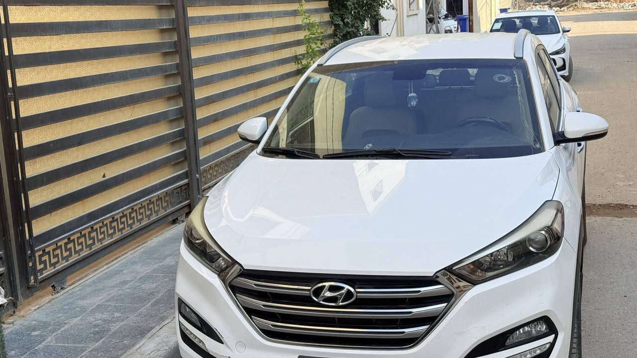 السلام عليكم..
توسان خليجي 18 بغداد ..للبيع فقط.. 

باسمي  .سياره بيها باب مبدل وكاله فقط.. 

والباقي مكفول .كير محرك كفاله ..تبريد وكف  

ماشيه 190 حقيقي 

الي يحب يستفسر.. يتفضل والاتصال***********

العنوان بغداد/ الدوره/ حي دجله 

السعر175$ وبيها مجال قليل جدا جدا.
