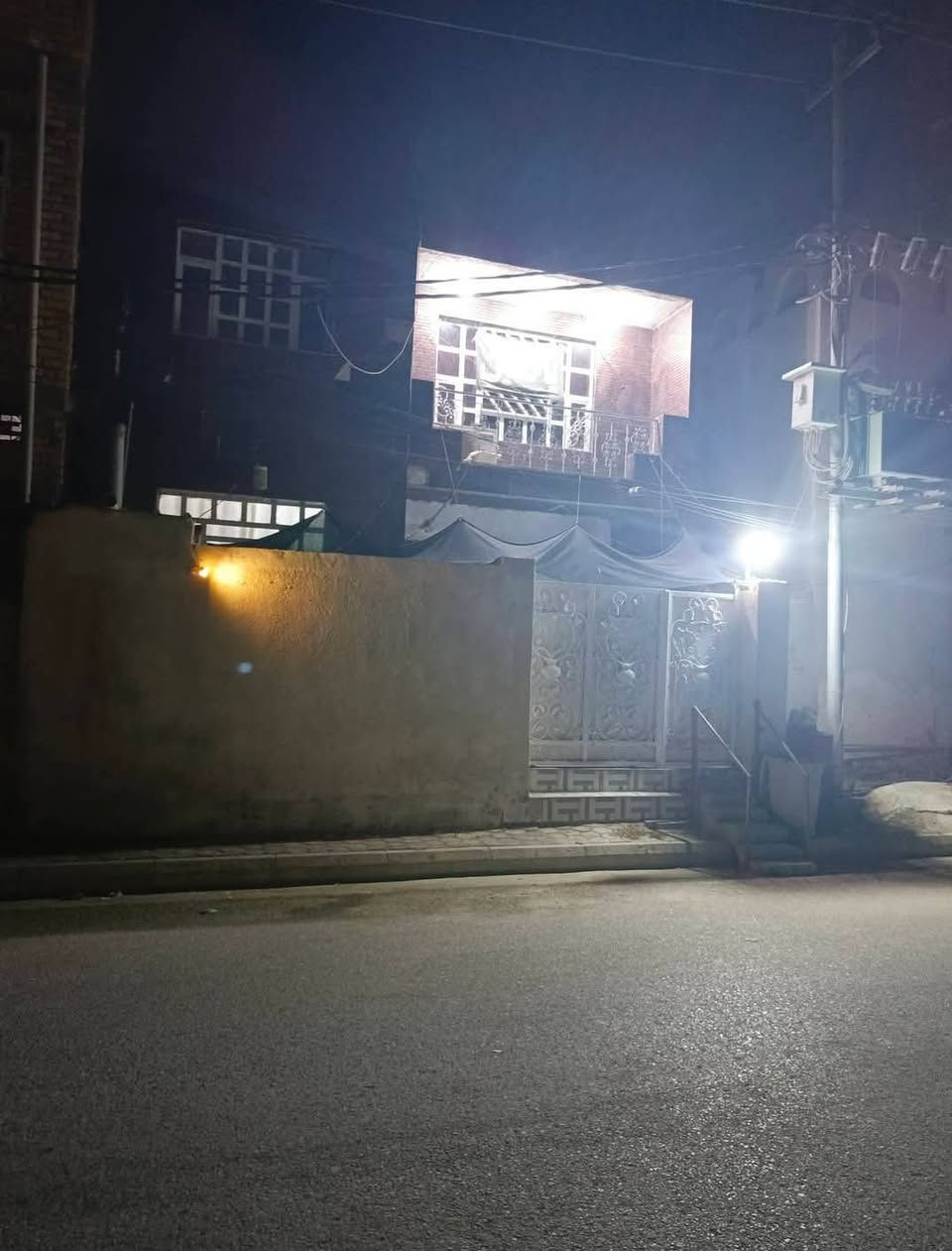 مشتمل بالسفحه بناء حديث مطلوب مبادره تدفع مقدمة بسيطة و الباقي سدده للمصرف العقاري
+ مشتمل بالعزه الجديدة للبيع
الشري يجي خاص او يتصل
‏‪***********‬‏
