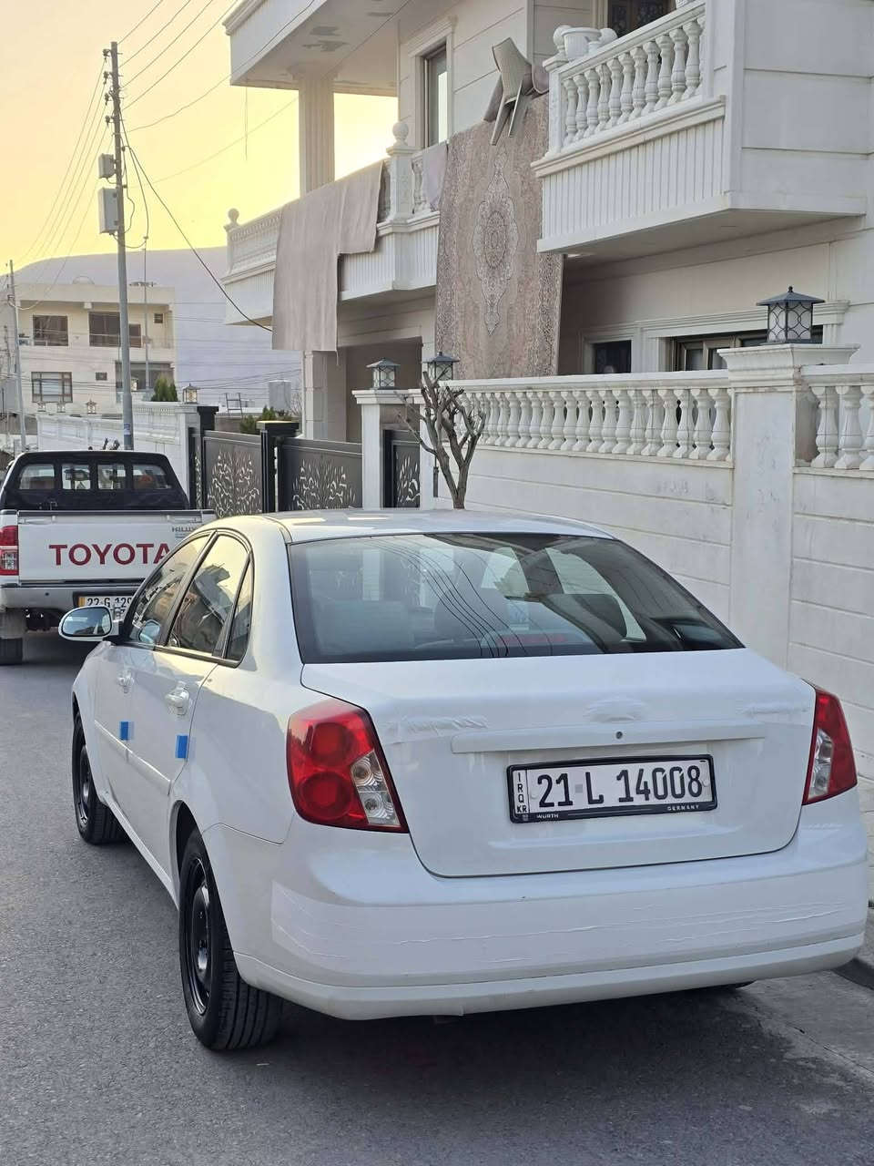 Optra 2014
گێڕ عادی ته بريت سارد گه رم به شەرت گێڕ بەشەرت مەکینە تەنها قەپاغی سەرەوەی کرایتەوە 
سەیارەکە به ناوی خۆمه ڕەقەم و سەنەوی هەتا ٢٠٣٠ هه موو شتى نوێیە سه يارەكه جرکەی تێدانیە  تازه پشتو ييشى توند كرايته وه تایەی نوێی لەسەرە سه يارەكه نمونه يه له جوانى یەک دينار مه سرفى تێدا نیە بە نزبەت سبوغ تەنها ئەوەی لە وێنەکە دیارە تەنها ساردەکوتە (***********)
سعری ٩٨ و مەجال
