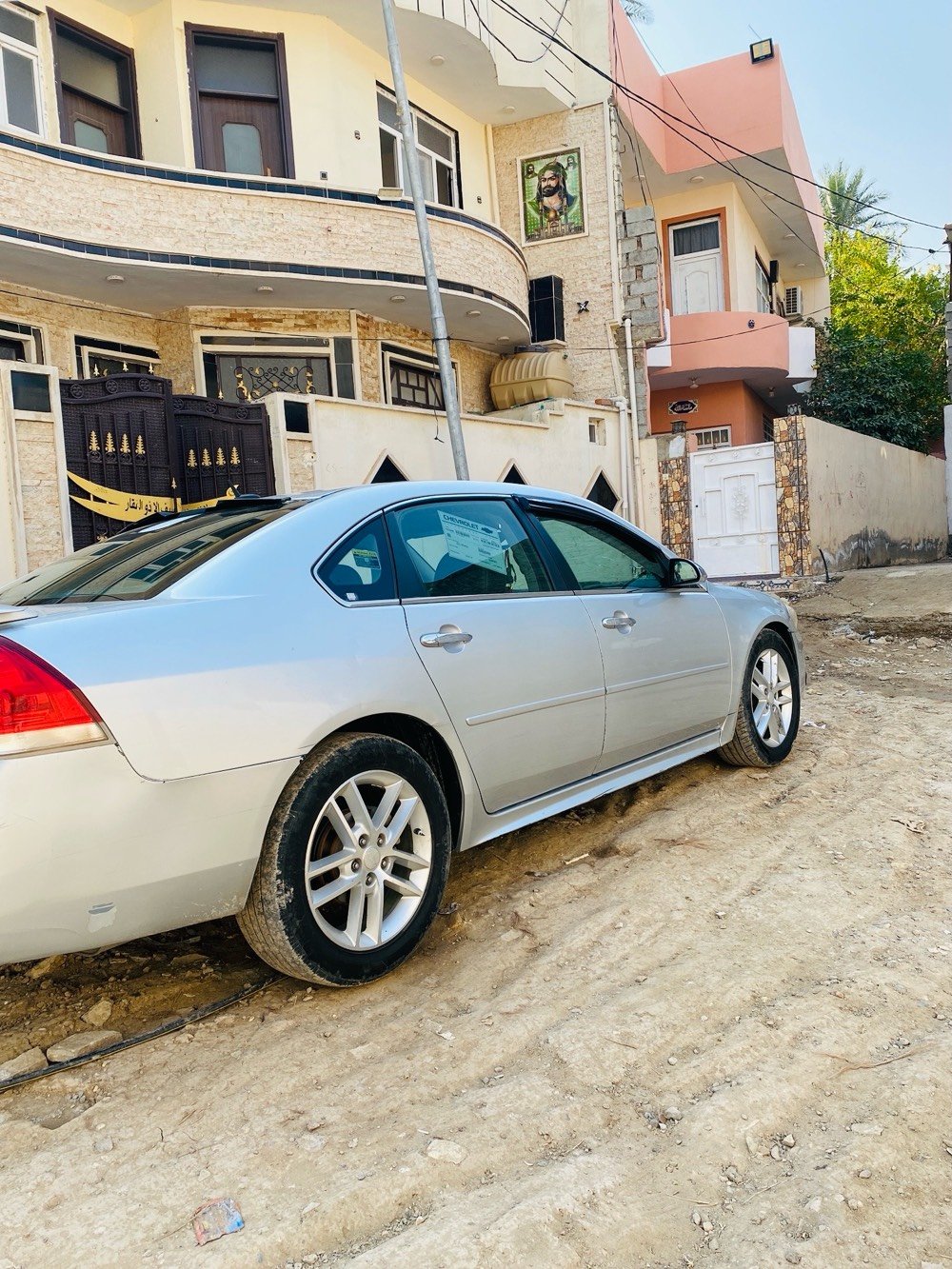 

سيارة إمبالا موديل 2012 للبيع. لونها فضي بحالة جيدة، وتم استخدامها بعناية. المقاعد من الجلد والعجلات بحالة ممتازة. مثالية للاستخدام اليومي ولديها مساحة واسعة من الداخل. السعر قابل للتفاوض.