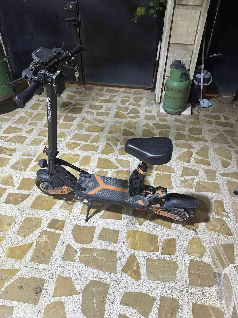 سكوتر شركه kukirin نوع السكوتر g2max سرعه 55ممكن اقل بشويه يمشي مسافه يمشي تقريبا 60 ما اعرف بالضبط ماشي 1900 الموقع اربيل السعر 550دولار


**إذا كنت صاحب هذا الإعلان وتريد حذفه لأي سبب، رجاءا أرسل رسالة إلى الدعم الفني**