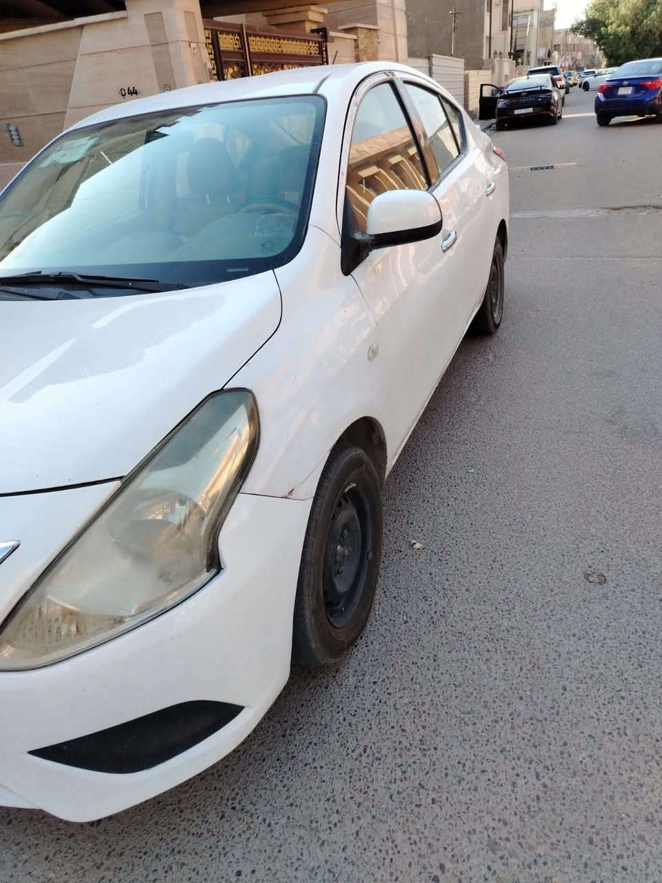 السلام عليكم للبيع صني موديل 19 بغداد رقمه شبها مميز بيها جاملخ الايسر الامامي بارد وبابتين بيها شويه بارد وجاملخ خلفي يسارة صبغ مكانها الاسكان سعرها 98 
***********
