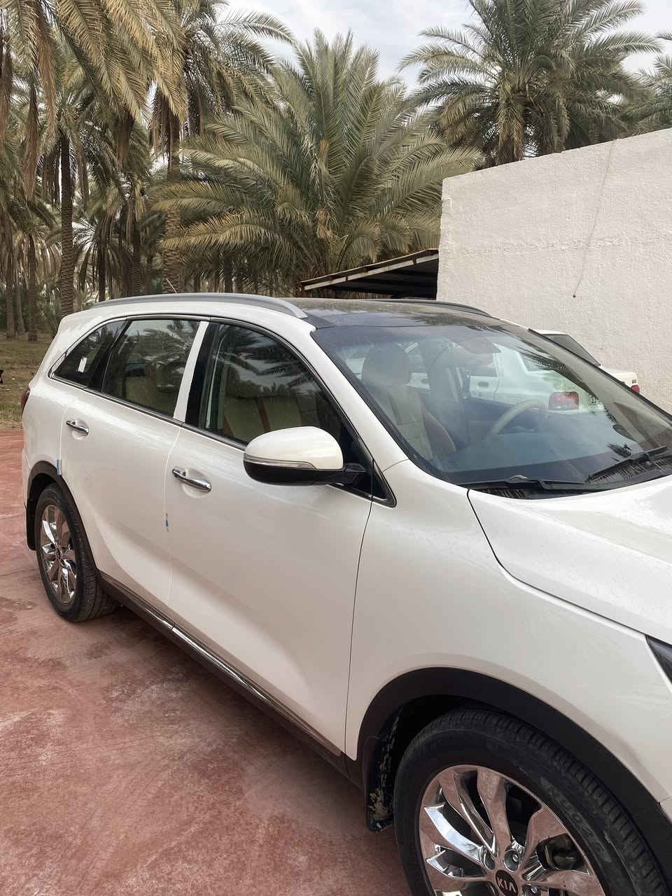 السلام عليكم سونتو ٢٠١٩ خليجي السياراه جديده استخدام شخصي فوال موصفات رقم بغداد بسمي مداور ثاني يوم 
جنطه كهربائيه 
تبريد ٣قطع
الاتصال ***********
