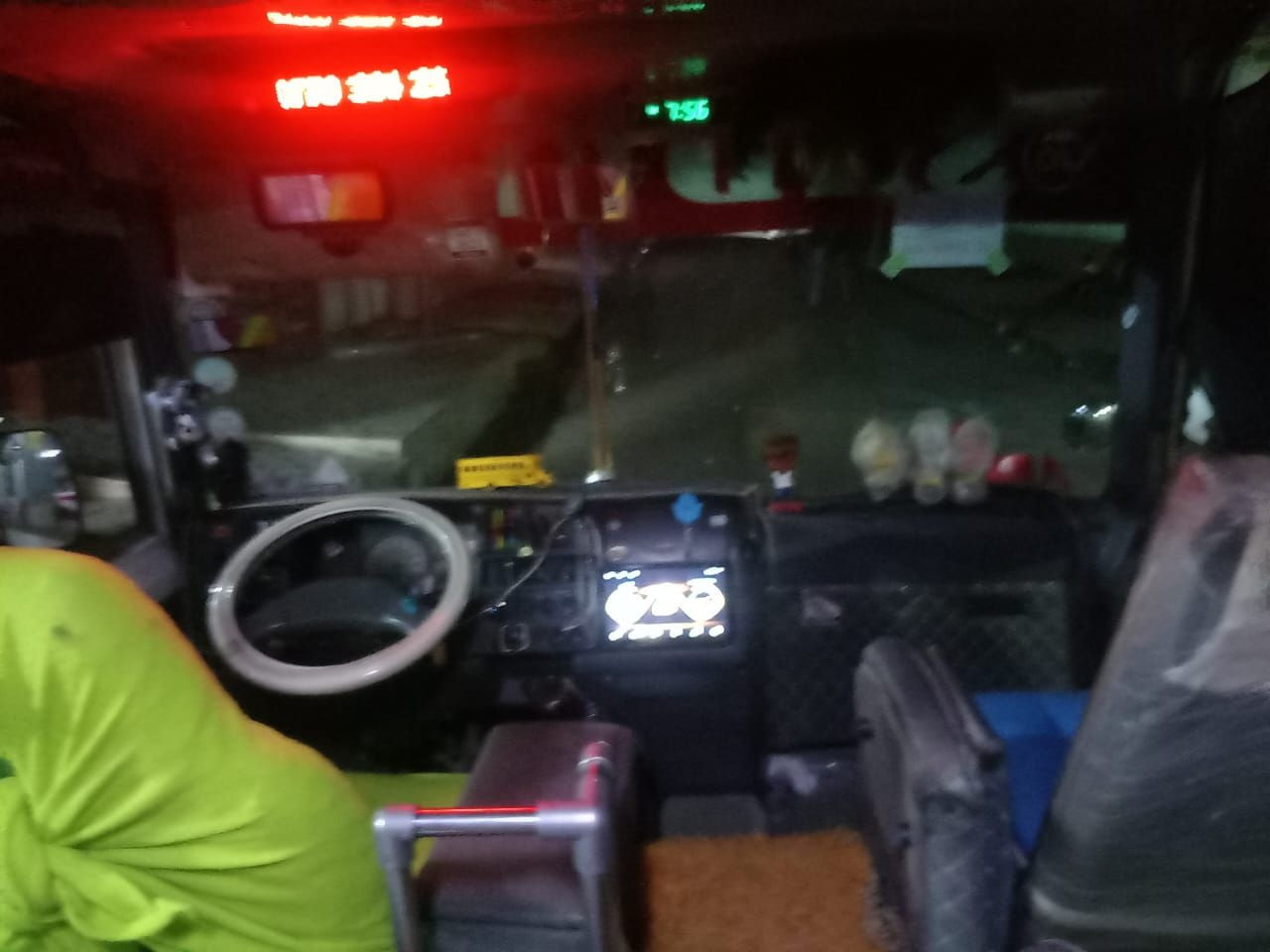 للبيع 🚍
كوستر Nissan Coaster موديل 2006
باب الحارة / 30 راكب
بانزين + غاز
كير ومحرك شرط 👌
رقم أبيض
سنوية جديدة
مصفرة وغرمات ماعليها
السيارة مرتبة ونظيفة وتصلح للشغل والسفر 👍
يرهم مراوس + جارجر 🔥
السعر: 180 ورقة قابل للنقاش للجادين فقط
للتواصل والاستفسار:
📞 ***********
📲 واتساب متوفر
