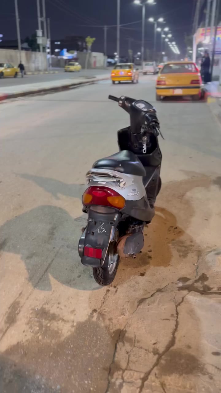 السلام عليكم دراجه للبيع يوماها تسعه زروف دراج صاوله طالعه من الوكيل تقريبا ٦ اشهر ال دراجه نضيفه لا مفتوحه ولا هاي الدراجه أوراق ميسان رقم الهاتف ***********
