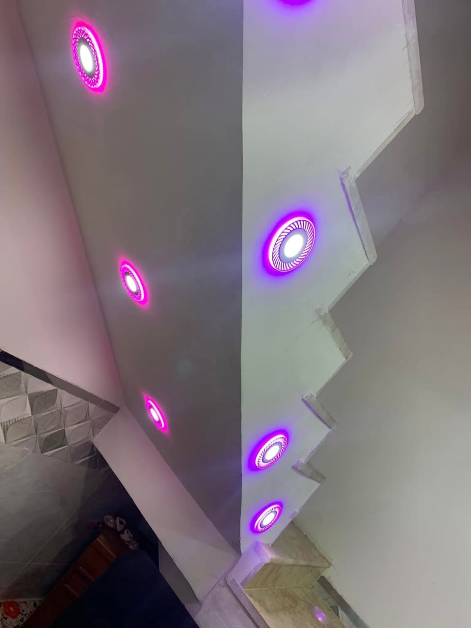 سلام عليكم يوجد بيت للبيع ومراوس حديث جدا بناء ٢٠٢١ سند 25 في منطقة مقابيل المرور الحسينية بدران او سعديه طابو زراعي مي مجاري المساحه ١٥٠ متر واجه ٧ونص نزال ٢٠ غرفتين نوم ومطبخ و استقبال سيراميك وكاشي طابوك جمهوري الاستفسار رقمي واتساب
*********** وتصال عارضه ب ٨٥
