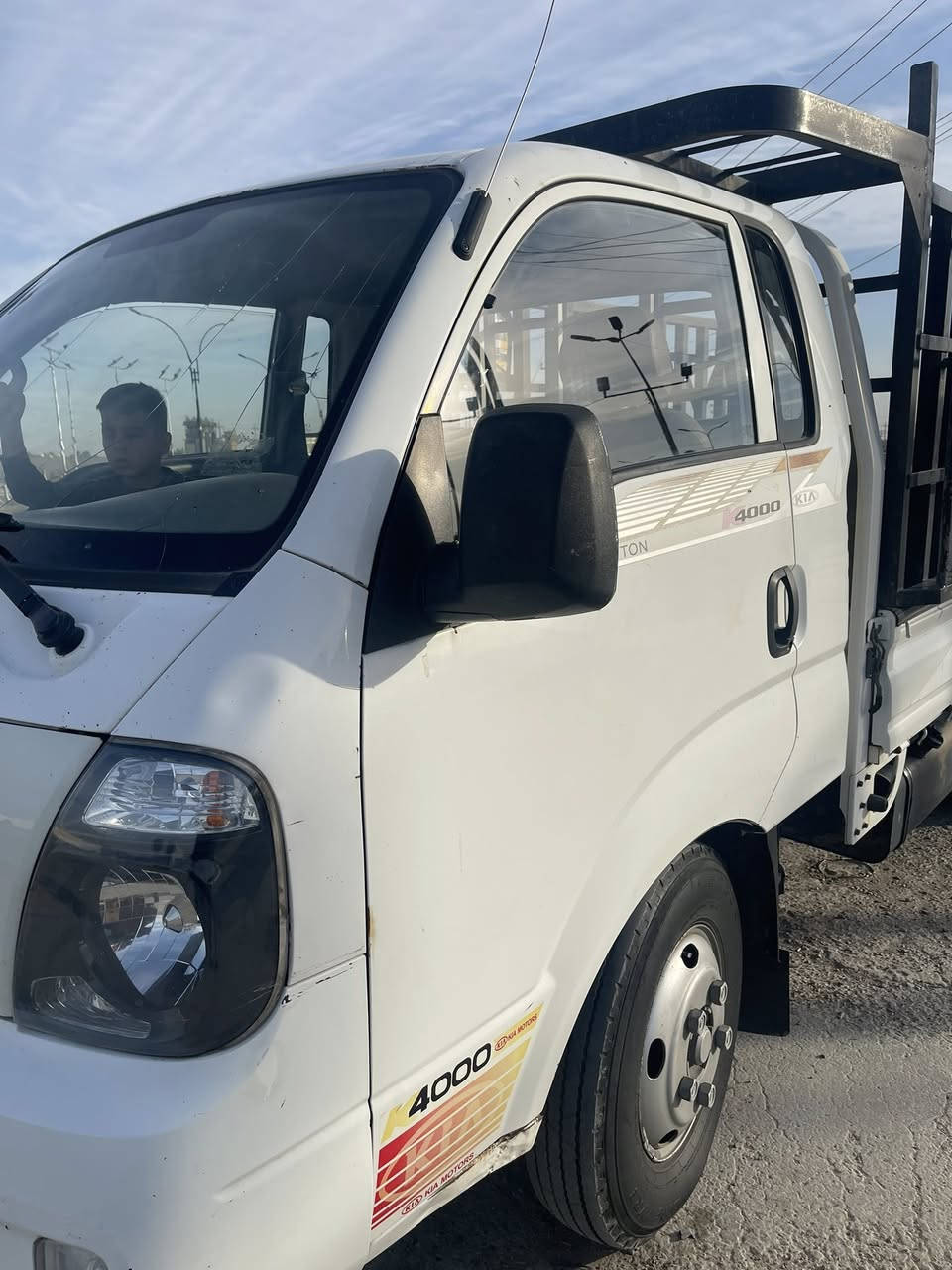 السلام عليكم ورحمة الله وبركاته فحل 18 باسمي تحويل مباشر جاهزة بيها خيط بخار تبديل بنيد  وباب جهة السايق بدون دواخل والباقي كفالة  *********** سعر 130 وبيها مجال عنوان بسماية
