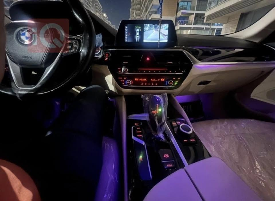 Bmw 520
وكالة العروش2020 

سيارة على ايدي من الاستلام من الشركة 

بدون اي عطل او اشارة او تنبية 

لوحة بغداد 

فتحة السقف 

ستائر جانبية وخلفية 

بصمة 

مسند ذراع

كاميرا خلفية 

رادارات 

نظام تنبيه السائق 

حساسات هواء الاطارات 

مثبت سرعة 

لايتات ليزرية ليد 

كشافات ضباب 

مانع انزلاق 

السعر مناسب 
مكان السيارة بغداد المنصور 
للتواصل واتساب 

***********
