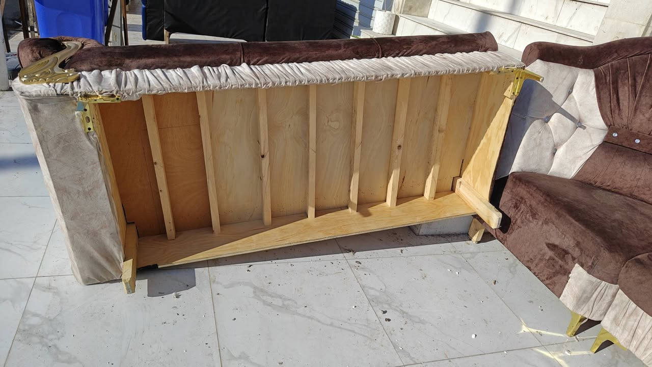 ديوان عراقي مستعمل نظيف جدا جدا 
قياس 7 أمتار خشب عراقي درجة اولى 
نظافة تقريبا 95% وبسعر مناسب جدا 
للطلب والاستفسار يرجى زيارة موقعنا في الموصل سايدين القادسية الاولى قرب جامع علي بن ابي طالب مقابل ملعب الأمواج أو الاتصال على الارقام التاليه 
***********
***********
***********
