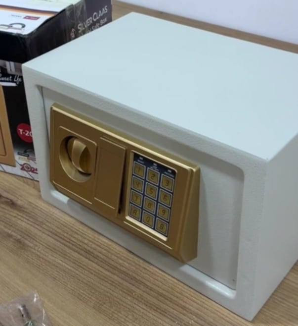 الوزن 4.5 كيلو 

الابعاد 

20 ارتفاع 

عرض 30 

طول 20 

مقاومة للحريق 

سعره 35 الف وتوصيل 5 الف


**إذا كنت صاحب هذا الإعلان وتريد حذفه لأي سبب، رجاءا أرسل رسالة إلى الدعم الفني**