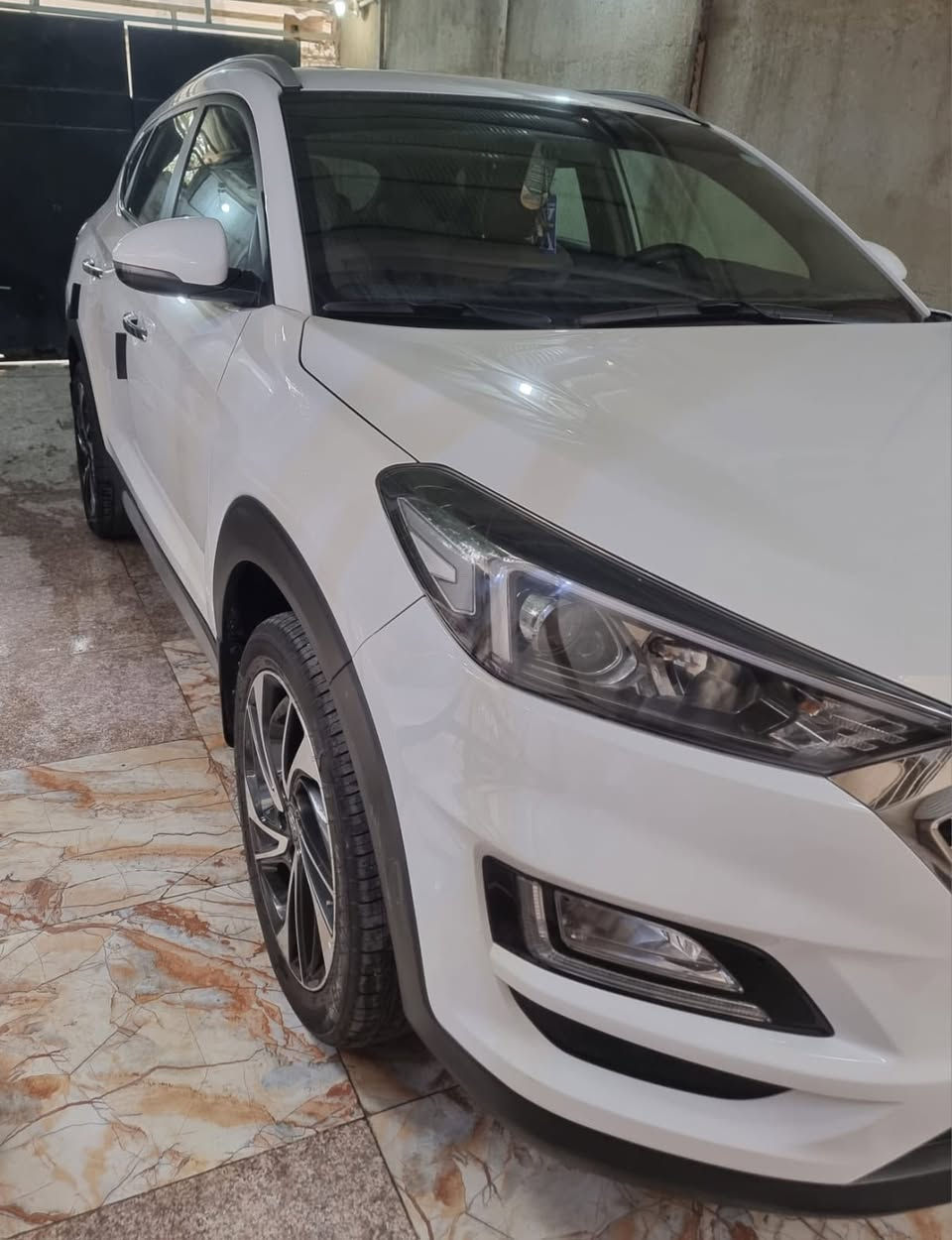 السلام عليكم
توسان خليجي ابيض 21 ماشيه 88 الف كيلو مكفوله موصفات محرك دوش 2000  بصمه 2 كشن كهرباء قماره حديد تبريد قطعتين مغلف الارضيه مع الكشنات جلد رقم اربيل تحويل او وكاله سعرها 210 وبيها مجال .
الزبير - المربد الجديد 
***********
