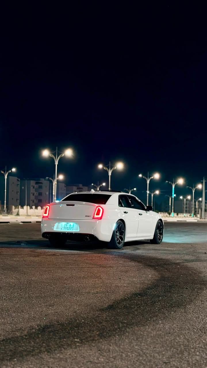 Chrysler r/t 5700 gold edition 
٢٠١٧ مرمزه ٢٠٢٣ 
كملت معاملتها بعد نزول القرار 
السياره اعلى مواصفات 
رادار امامي وجانبي وخلفي
حساسات امامي وخلفي
تدفئة وتبريد مقاعد اماميه وستيرن
وتدفئة مقاعد خلفية
برده خلفية 
خزن مقاعد
بانوراما 
عليها برمجة حماية 
شوته موبار 
دبات موبار سود srt 
كاچكان
بيها صبغ ٣ قطعة امامية 
وجاملغ خلفي كلير فقط 
ماشية ١٢٥ الف
السعر ٢٢،٥٠٠ (دفترين و ٢٥ ورقة)وبيها مجال
***********
