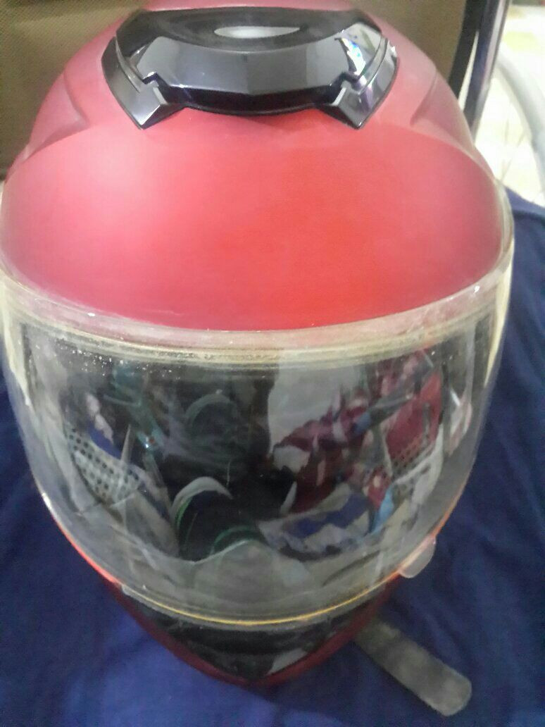 خوذة دراجة نارية جديدة لون ماروني حديثة السعر 25 الف وتساب *********** سامراء
