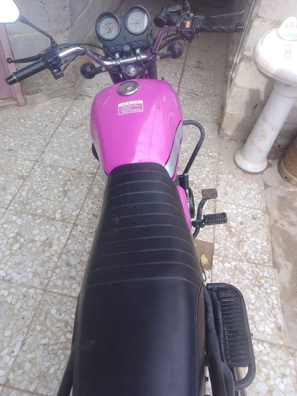 السلام عليكم دراجه للبيع دايوان نفخ موديل 23 الورق الصولي العنوان بابل الحله طريق حله بغداد الطاهريه مكلف بس بنشر رقم الهاتف ***********
