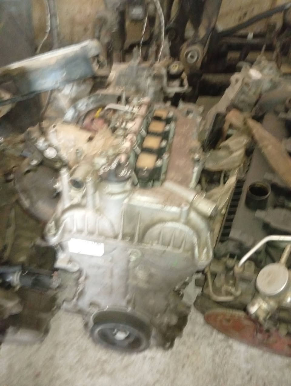 سلام عليكم هذا المحرك  للبيع مال وارد 
اجاني ويه المحركات انه ما اشتغل بل شفر 
بي ثلاجه وجويتر 
ونوزلات او مجاول 
او طاحونه 
3 بل كاور 
***********
