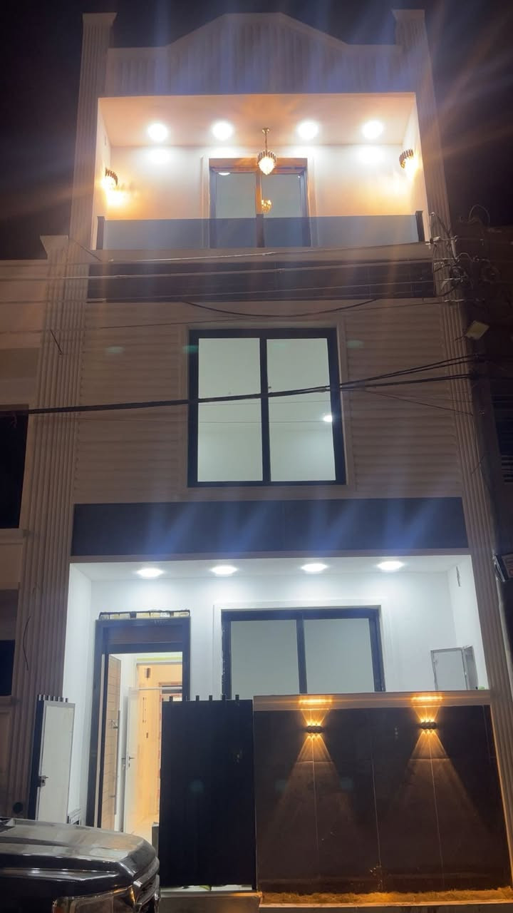 دار الايجار الدوره بعيثه مجمع عدل ثلاث
بصف ركن شارع مفتوحه مقابيل اسواق الساعه يحتوي البيت 
الى ستقبال ٣ غرف نوم ٢ صحيات مطبخ 
08707499859
***********
