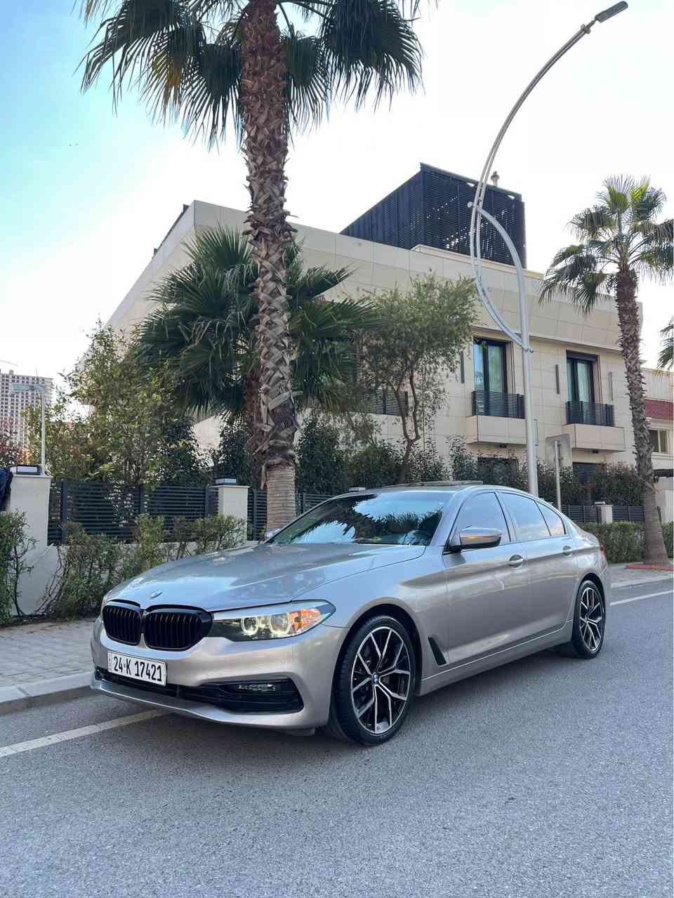 سلام عليكم 
Bmw 520i 2020 
بنيد ربع جاملغ خلفي ربع صندوق صبغ 
سيارة جديد مابي نواقص 
ماشي ٨٣ الف 
سيارة جديد مابي نواقص 
مكان اربيل 
سعر ٢١٣ ورقة مجال
رقم *********** 
واتساب موجود أربيل, العراق
