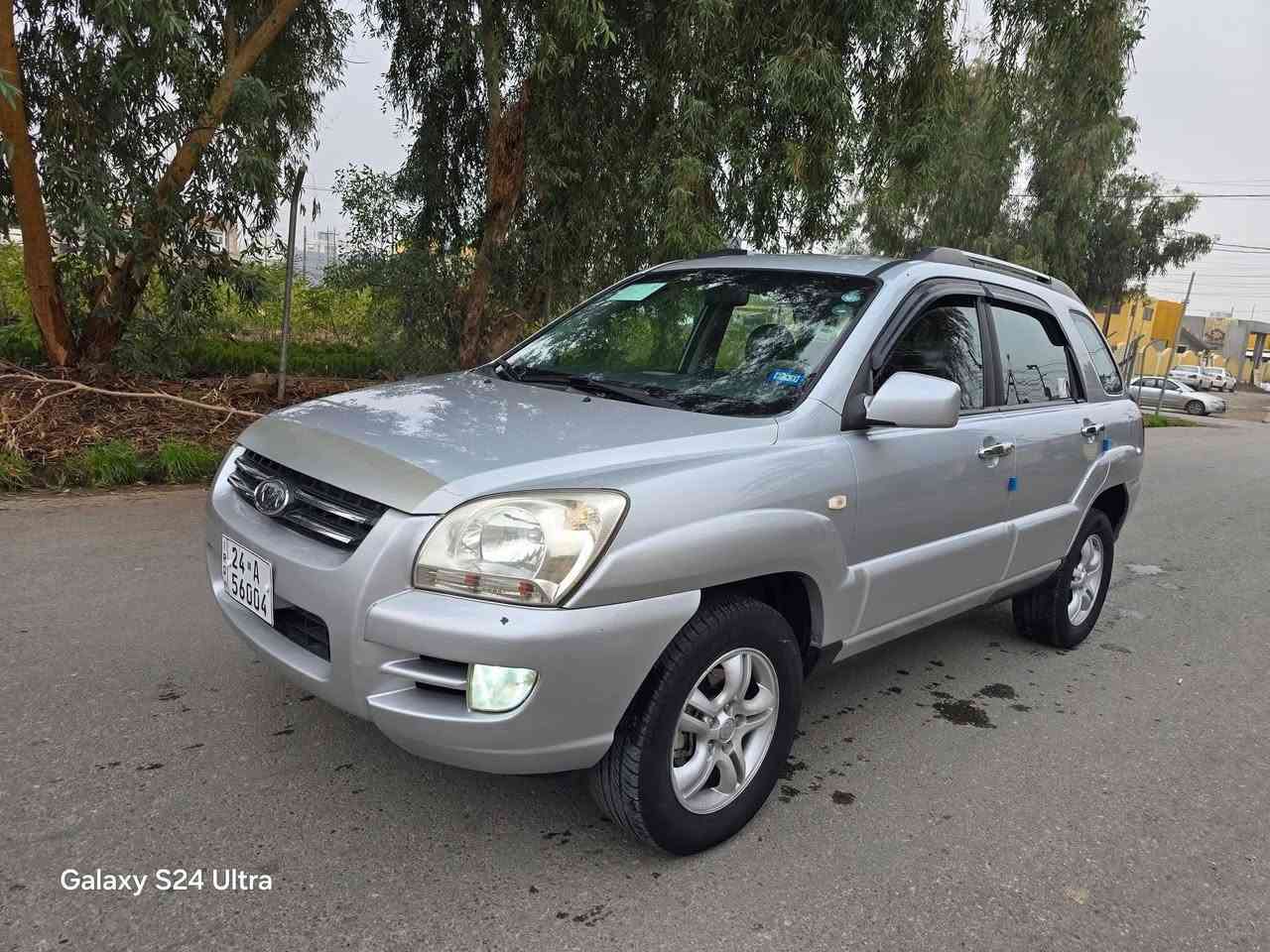 للبيع 
سعر 118 ومجال بسيط
كيا سبورتج موديل 2008 كوري 
ماشيه 283 الف km حقيقي
لون سلفر 
محرك 6 سلندر حجم 2700 
محرك وكير بشرط مامفتوح 
رقم دهوك دولي رقم وهزة و سنوية جديدة
شرط التحويل 
بيها كوبون بانزين ⛽️ 🛢 
موصفات 
كروز سرعة  فور ويل ٤×٤
نضام اكيو  5 ويل كب طخم تاير 
شاشه كامرا 
🚫سيارة كلين بدون صبغ بدون اي ضرر 
فقط تعديل بارد كد شبر بقبغ الصندوق واضح بلصور 
السياره جاهزه ونظيفه جدا 
العنوان موصل حي المحاربين 
للإستفسار الاتصال
***********
***********
