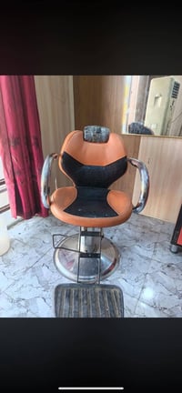 كرسي حلاقه للبيع السعر 1000وبي مجال رقم الاتصال 07862234634
