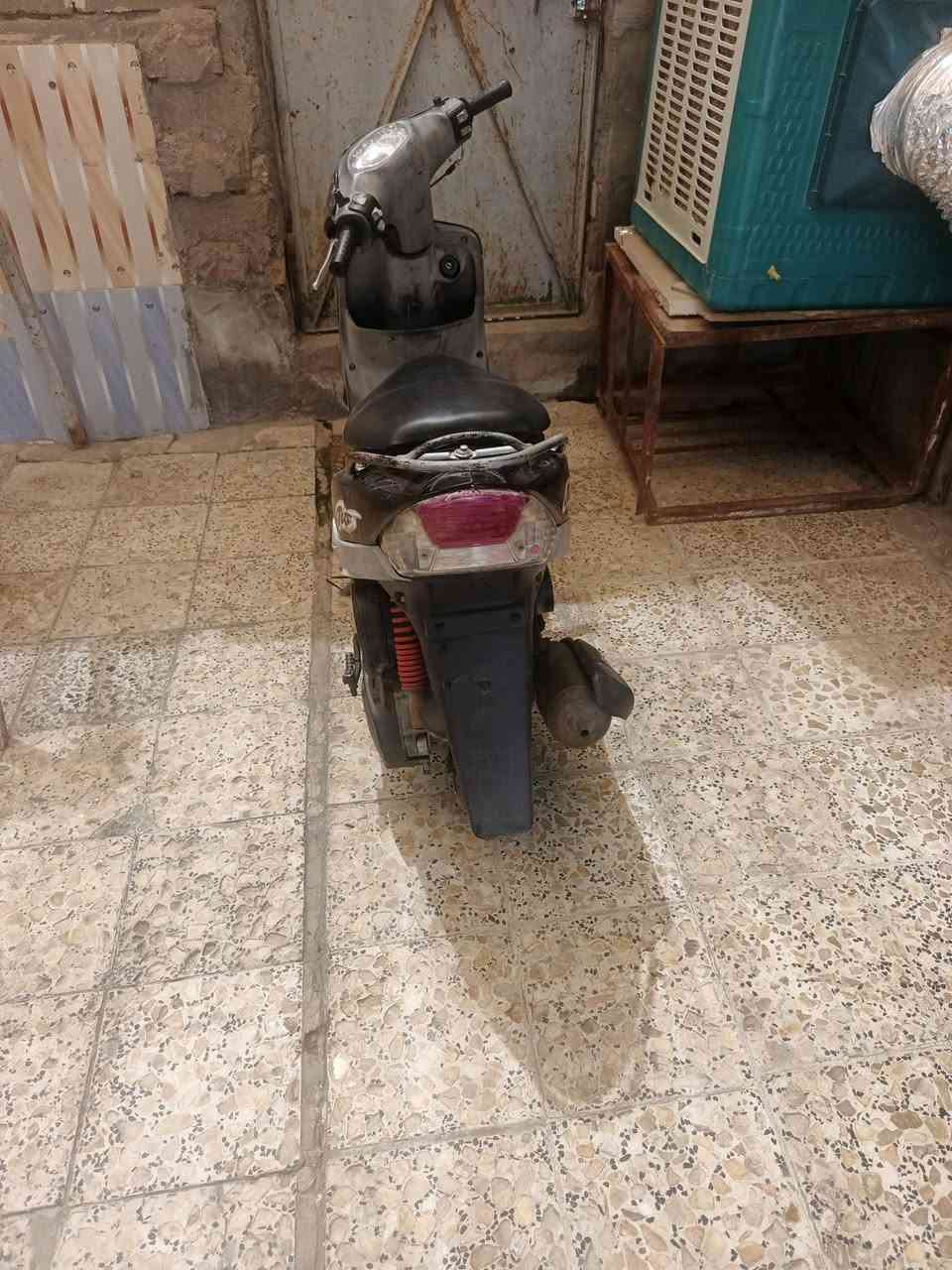 دراجه البيع شوف عينك كله شغالي سلف هندر ضفيره جديده كامله شغل وطلع 400 مكان ناصريه بل مدينه ***********
