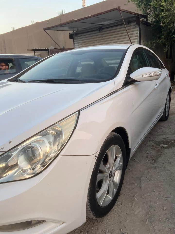 سوناتا 2013خليجي فول السيارة مكفولة فقط بارد شي بسيط بيها بلجاملغ الخلفي السيارة بحالة الوكالة ماشية 200
مكان بابل 
السعر 125
***********
