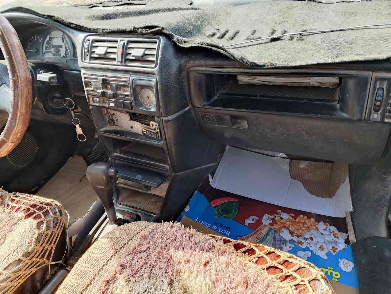 سياره البيع موديل 91رقم قادسيه مشروع وطني السياره بسم راعي المكينه وكير كورله 1600 السعر 23ورقه وبيها مجال بسيط العنوان واسط قضاء الحي ***********
