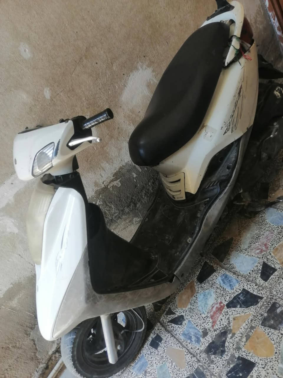 بريز للبيع شغاله سعر ب 300 وبيه مجال حك الجيه العنوان بغداد الشماعيه الاتصال رقم الهاتف  ***********
