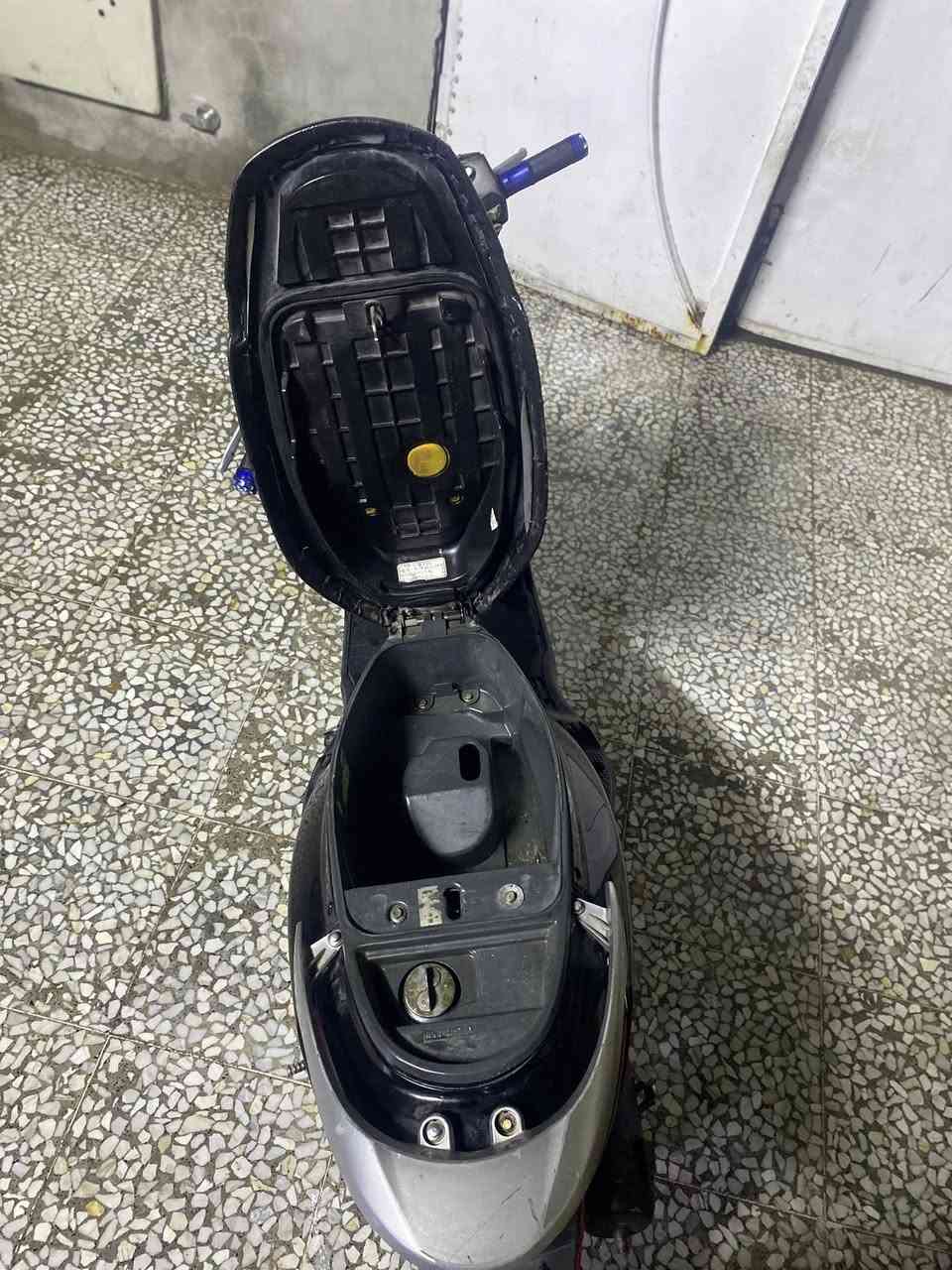 دراج بريز للبيع 
كامل مواصفات 
محرك جديد كهربائيات شغالة 
السعر ٤٥٠ وبي مجال بسيط 
الاتصال على الرقم ***********
