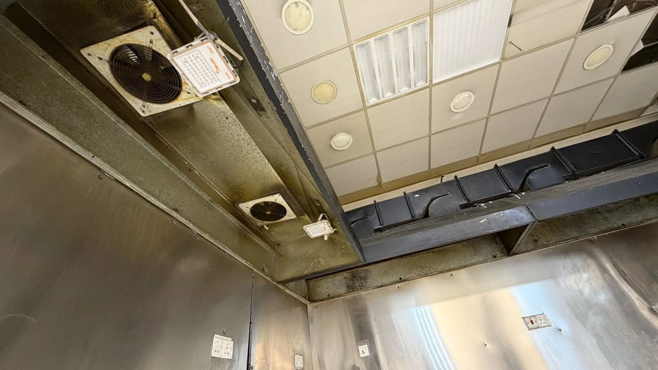 السلام عليكم  الدكتات مع الساحبات 300  الف ساحبات 3 متر * 4.5
الكاونترات التعليك 3 متر سعر الكاونترات ثنينهم 175 الف مكاني البصره التحسينيه غراض مطعم


**إذا كنت صاحب هذا الإعلان وتريد حذفه لأي سبب، رجاءا أرسل رسالة إلى الدعم الفني**