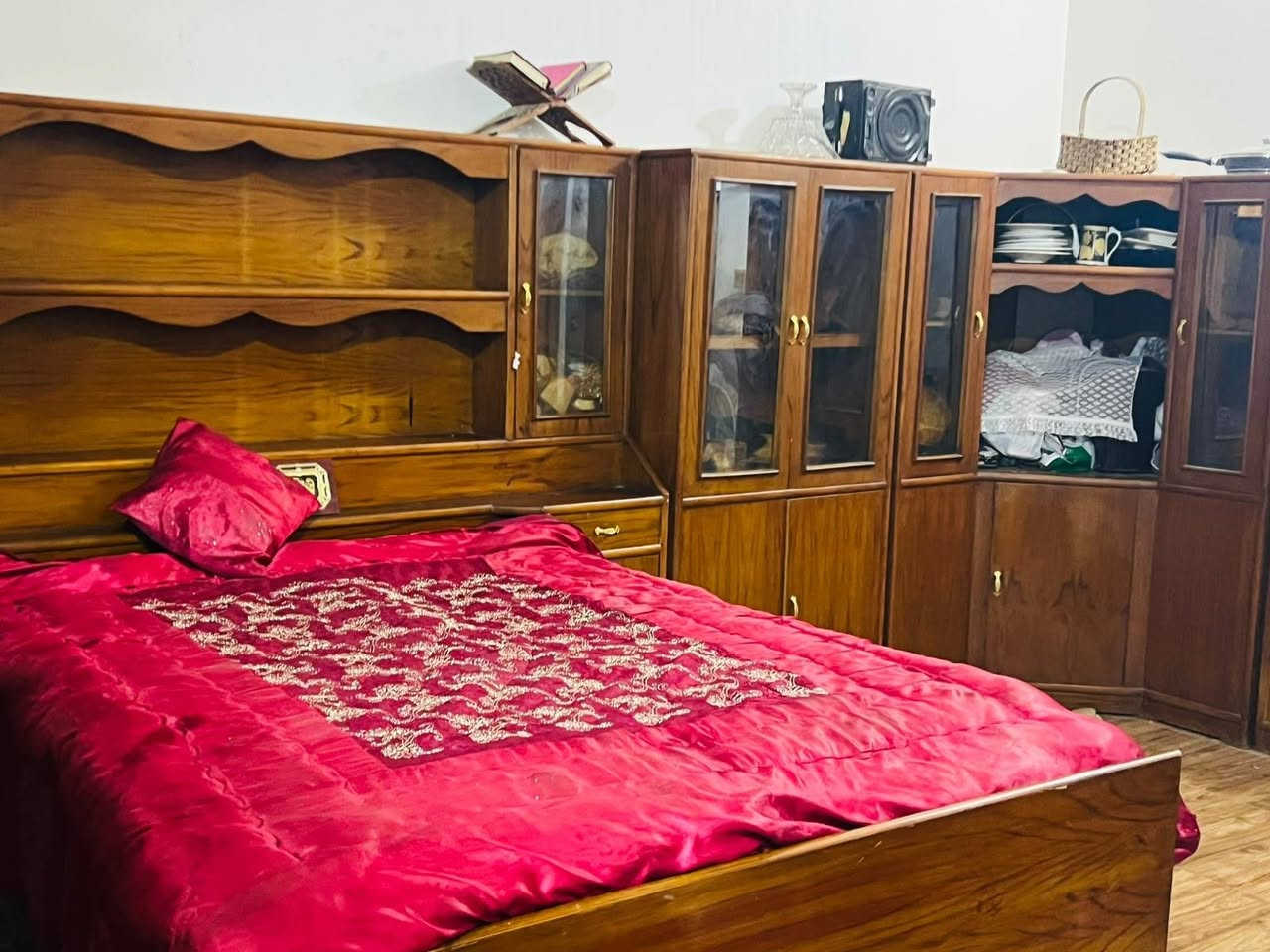 عندي هذني الغراض لبيع المكان الفلوجه سبعه نيسان قرب جامع الفرقان تواصل ويه الرقم ***********@
