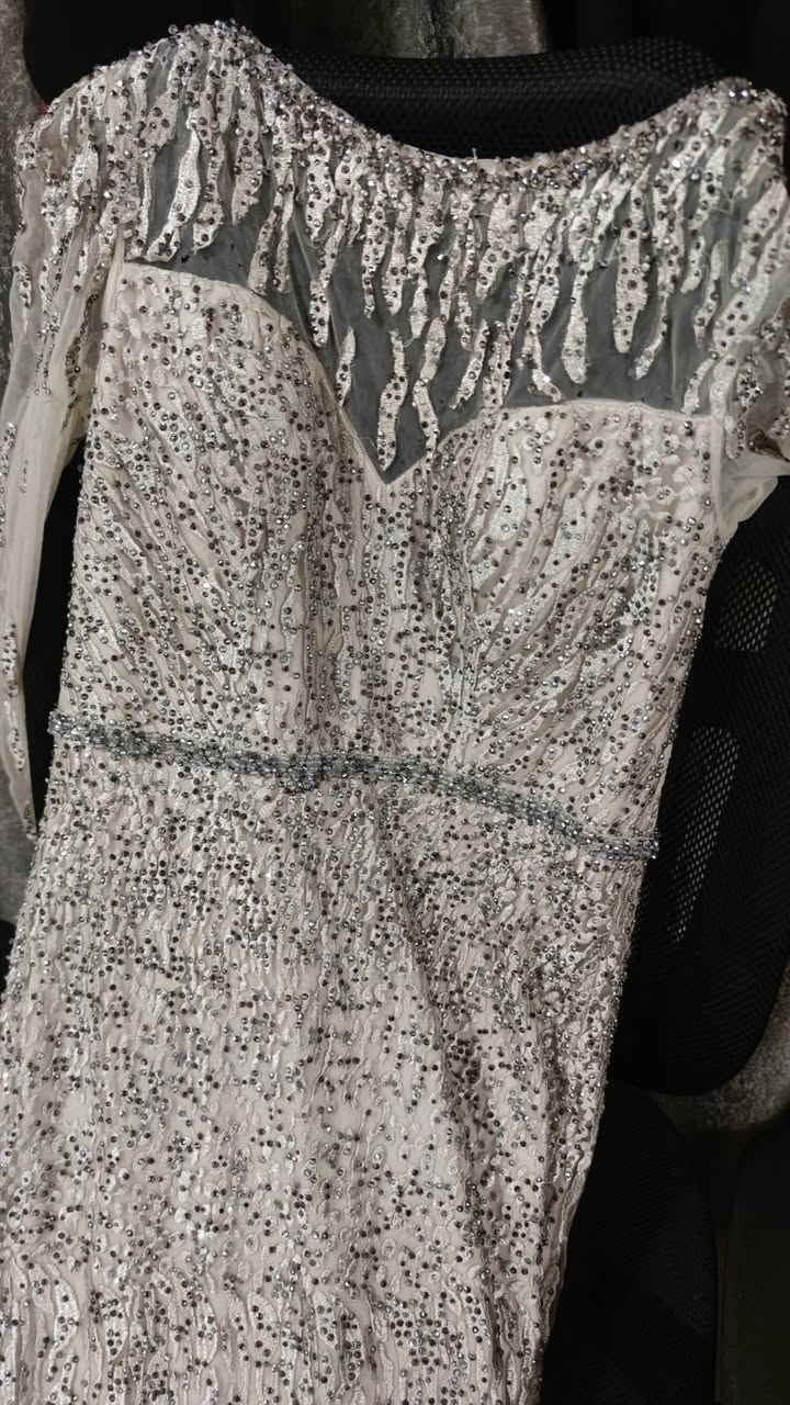 مرحبا بنات 
عندي هذا الفستان لونة فضي 
يجنن باللبس يلمع لمع مثل مدتشوفون وثكيل
يلبس قياس 38-40
يرهم للعقد او تلبيس حلقات 
كلش نازك وفخم
رايدته ب 50 الف
موجود توصيل مجاني


**إذا كنت صاحب هذا الإعلان وتريد حذفه لأي سبب، رجاءا أرسل رسالة إلى الدعم الفني**