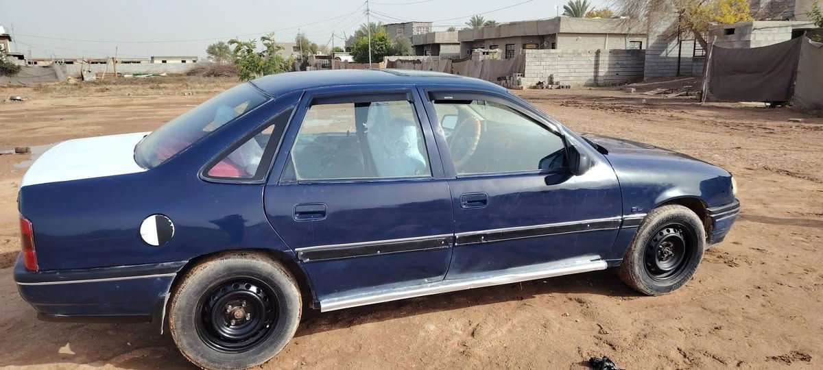 سلام عليكم  للبيع فكتره موديل ٩٢حجم 18رقم صلاح الدين دولي شرط تحويل كيرمحرك شرط صبغ عام بدون ضربه سياره جاهزه السعر ٣٠ وبي مجال ***********
