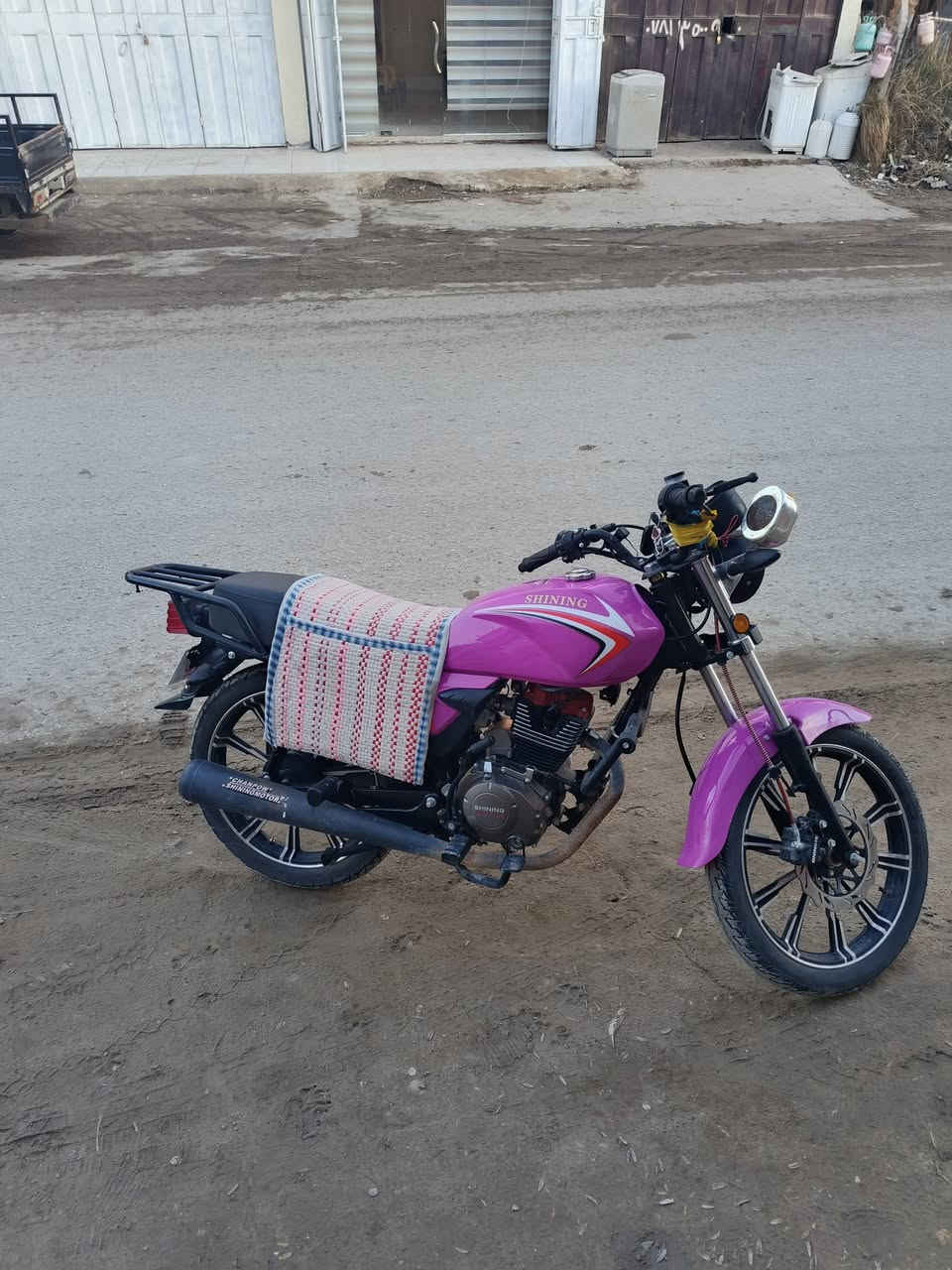 سلام عليكم
دراجه شيننك موديل 25 اوراق استنساخ من الوكيل 
جاهزه ماناقصهه برغي 
سعر مليون وبيها مجال 

***********
